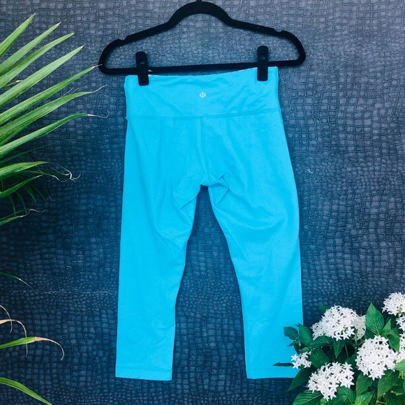 Lululemon Capri Blue Yoga Leggings - Picture 2 of 3